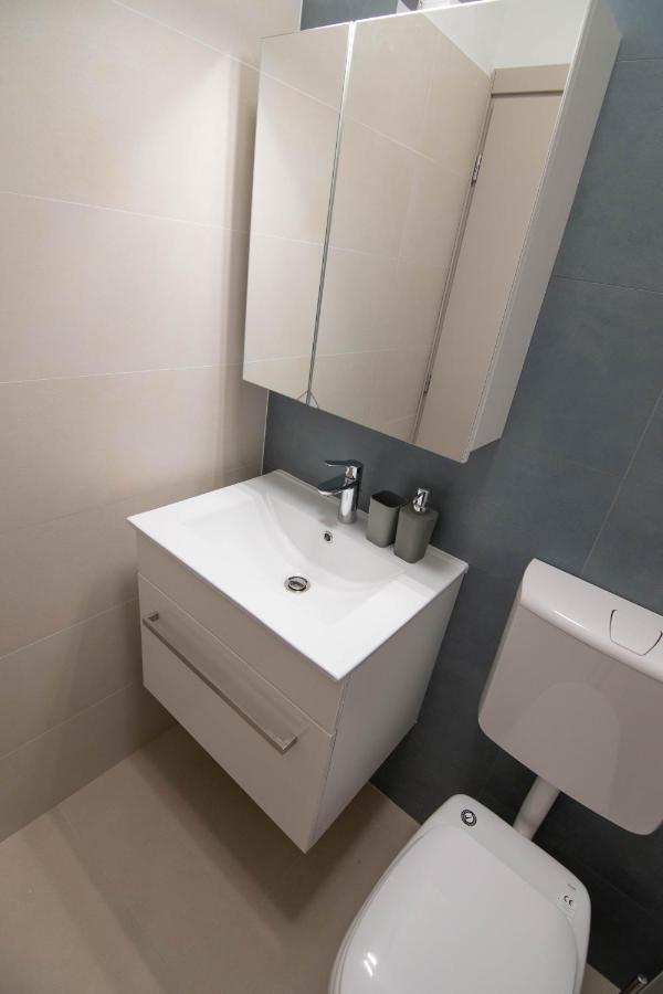 Luxury Apartment Faro With Sea View And Swimming Pool بريمونتيرا المظهر الخارجي الصورة